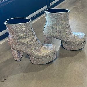 Sparkling platform boots